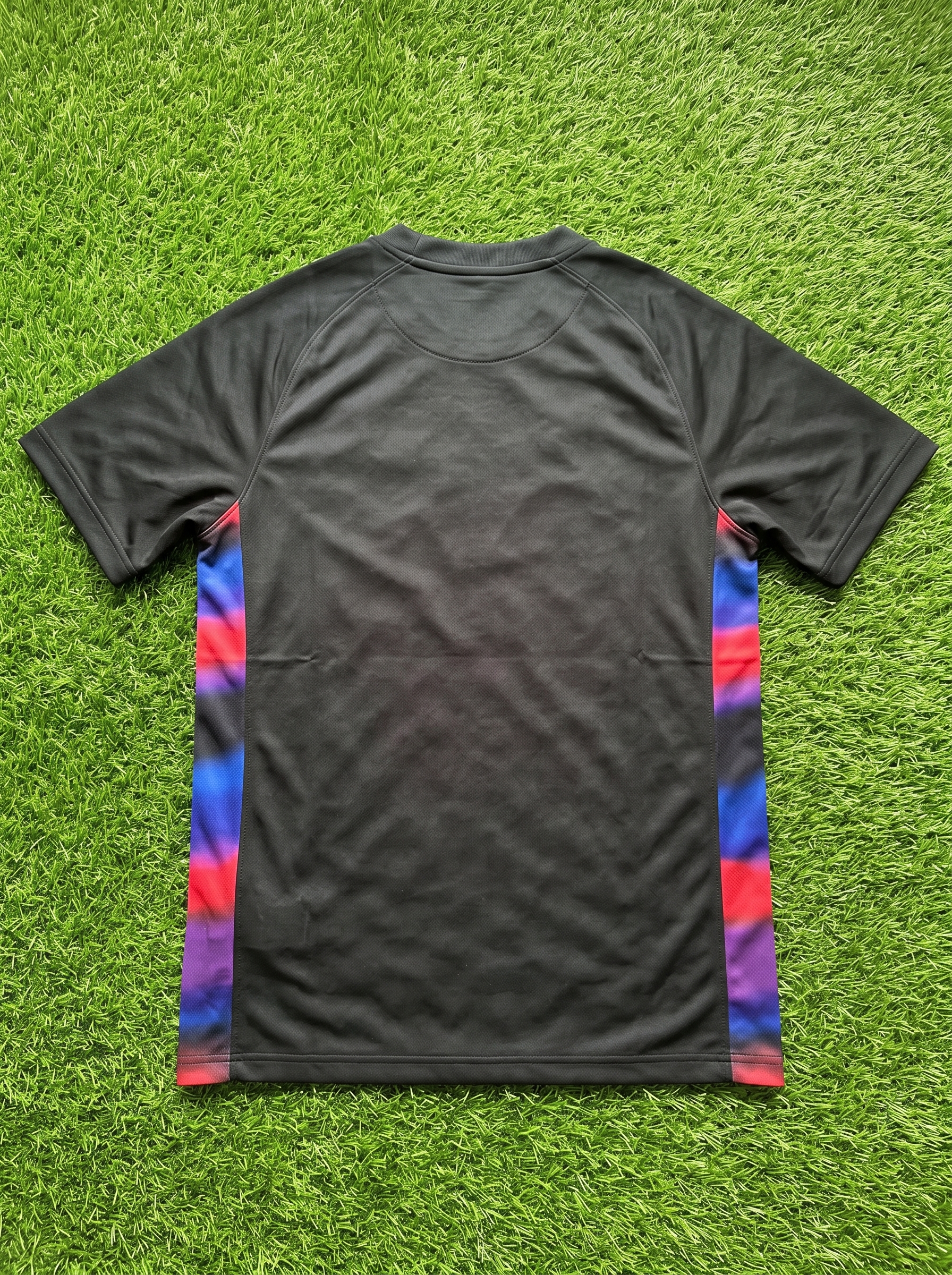 camisa inglaterra preta angulo 2